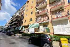 3 LOCALI A NAPOLI