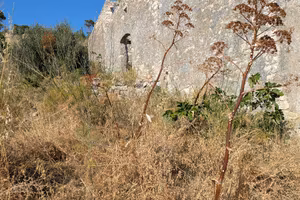 Terreno in montagna con casali