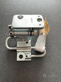 Cerniera porta anteriore destra inf Passat