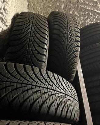 Treno gomme all seasons Toyota Aygo X