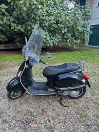 Vespa GTS 300 SuperSport con Antifurto e Bauletto
