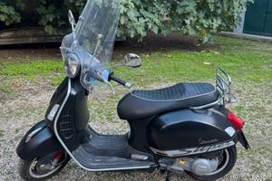 Vespa GTS 300 SuperSport con Antifurto e Bauletto