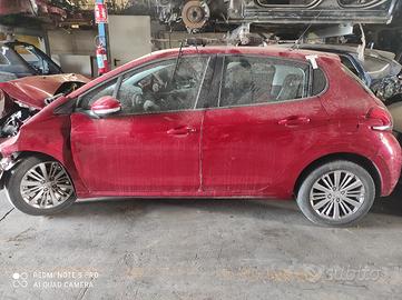 Peugeot 208 BH02 ricambi usati