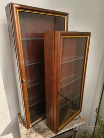 Vetrinette in legno con ripiani in vetro