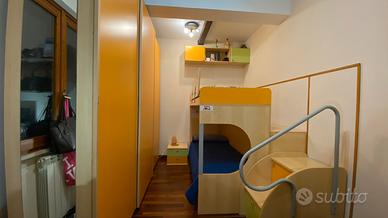 Cameretta completa con letto a castello e armadio