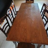 Tavolo completo di 8 sedie 