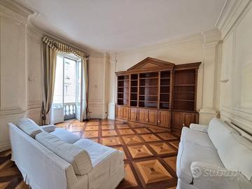 Libreria di pregio in legno massello