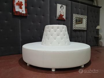 Divano circolare con spalliera capitonne'