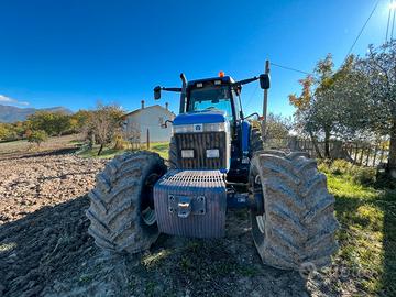 Trattore New Holland 8770