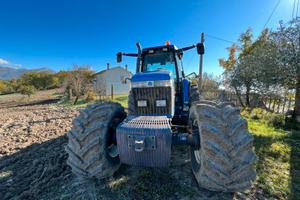 Trattore New Holland 8770