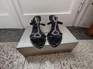 sandali in pelle con strass di Swarovski 
