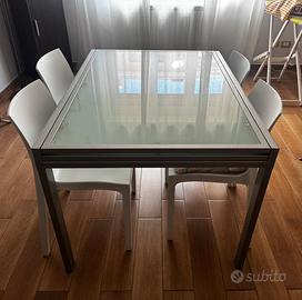 Tavolo allungabile con sedie