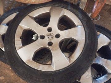 Gomme 225/50 R17 con cerchi lega 