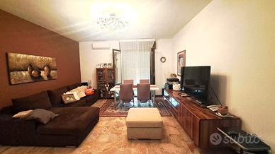 Ampio tre camere due bagni ultimo piano
