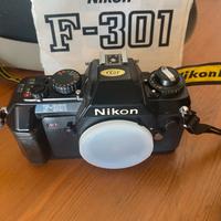 NIKON F-301 con obbiettivo a parte