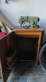 Macchina da cucire con mobiletto
