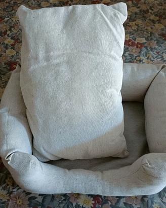Divanetti per cani e gatti.