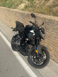 moto Yamaha MT 125 nera