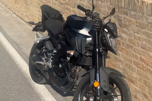moto Yamaha MT 125 nera