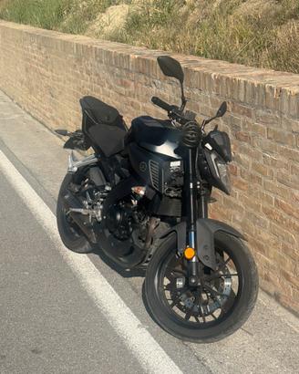 moto Yamaha MT 125 nera