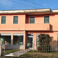 CAPANNONE CON ESPOSIZIONE ED APPARTAMENTO