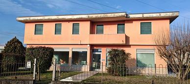 CAPANNONE CON ESPOSIZIONE ED APPARTAMENTO