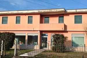 CAPANNONE CON ESPOSIZIONE ED APPARTAMENTO