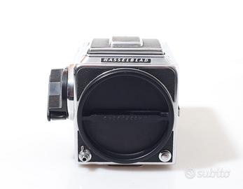 FOTOCAMERA ANALOGICA HASSELBLAD 500 C/M+MAGAZZINO.