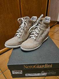 stivaletti scamosciati 