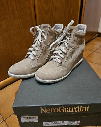 stivaletti scamosciati 