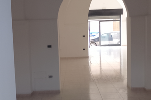 Lcale commerciale Oria