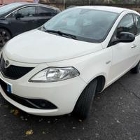 Lancia Ypsilon 1.2 GPL pari al nuovo