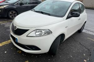 Lancia Ypsilon 1.2 GPL pari al nuovo