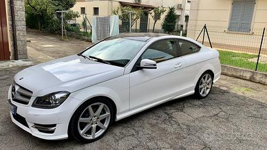 Mercedes 2.2 W204 Coupè con assetto AMG
