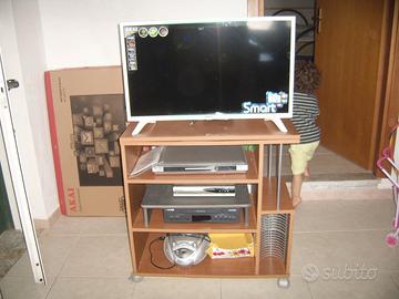 mobile TV con ruote e ripiano girevole