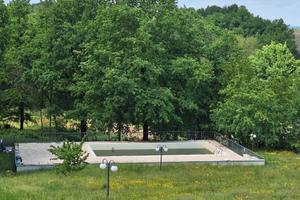 Trilocale ristrutturato con terrazza e piscina