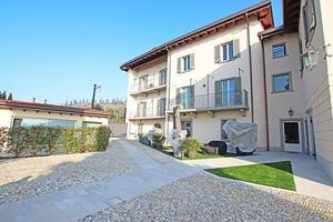 Appartamento di 250 m² con più di 5 locali e box a