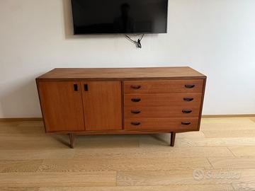 Madia vintage in legno con ante e 4 cassetti