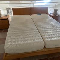 letto matrimoniale con comodini e como’