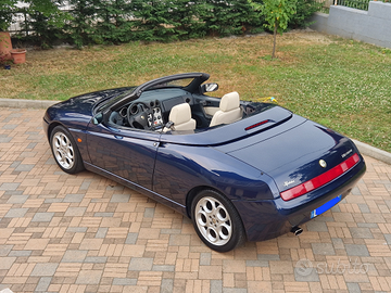 Alfa Romeo 916 spider