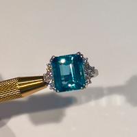 Anello con Blu acquamarina  e diamanti