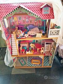 Casa delle bambole con accessori