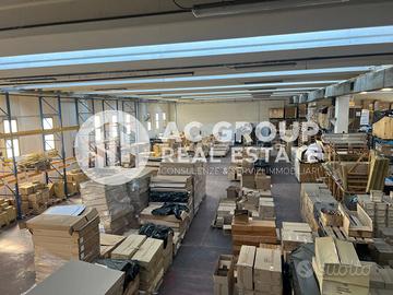Saronno - Capannone ad uso produttivo con uffici