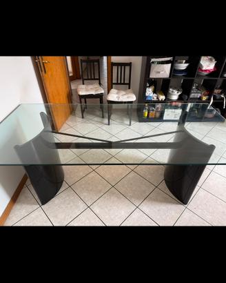 Tavolo da pranzo in vetro dal design moderno