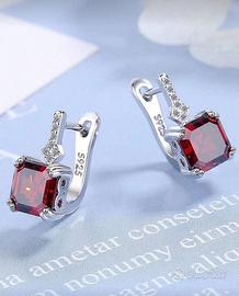 Orecchini in argento con zirconi e pietra rossa