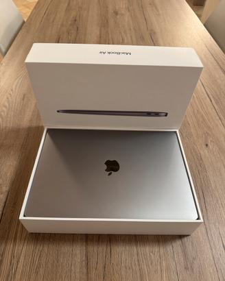 Macbook air 13 (2020)  i5 8GB RAM 256 GB SSD