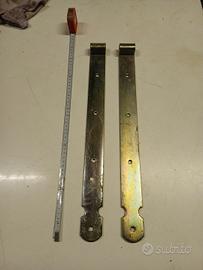 2 Staffe in ferro per portoni Cm 50 X 43 Mm Foro 1