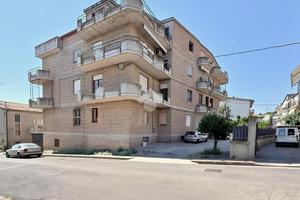 4 LOCALI A SAN SALVO