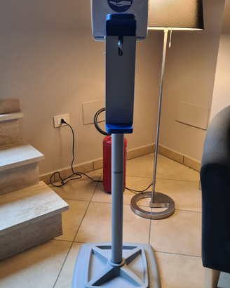 Piantana con dispenser erogatore gel igienizzante