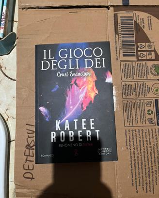 libro “il gioco degli dei” copertina flessibile